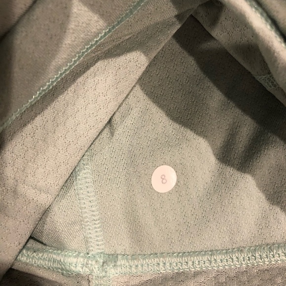 Lululemon workout top - Picture 6 of 6